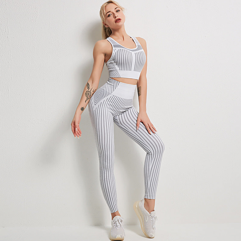 Seamless Yoga Two-piece Female Butt Lift Gym Suit Running Vest