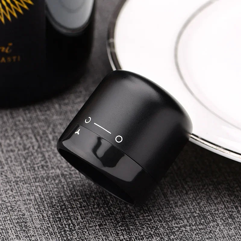 1pc Schwarz Inländischen Küche Abdichtung Rotwein Flaschen Stopper Mini Erhaltung Spin Auslaufsicher Wein Champagner Stopper Kappe
