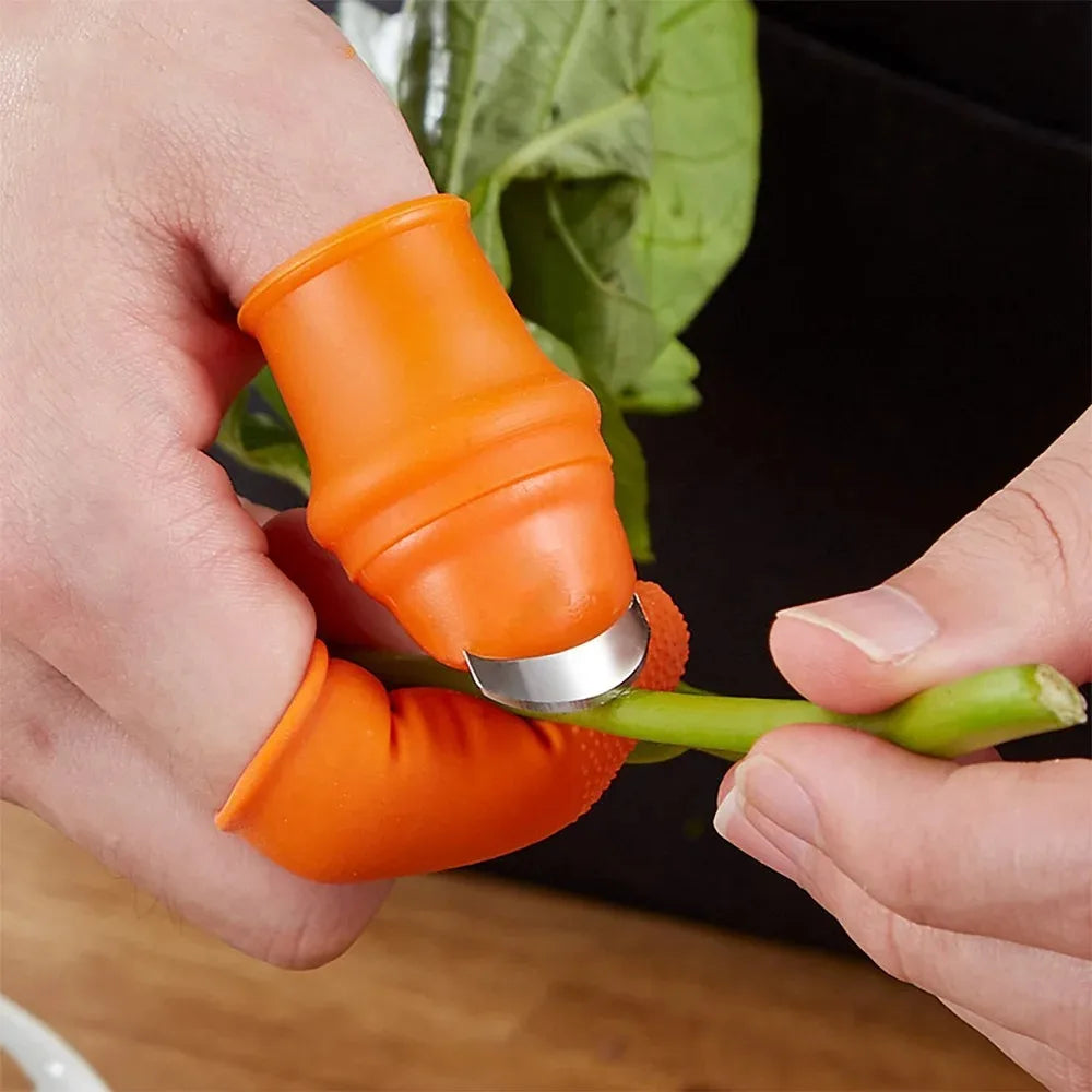 Garden tool: thumb scissors for plants, vegetables and cutting branches