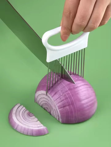 Cut onions effortlessly with this 1-piece colorful stainless steel onion cutter kitchen holder with potato chips